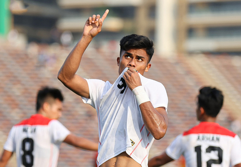 Sanata ghi bàn mở tỷ số quan trọng khai thông thế bế tắc. (Ảnh: PSSI)