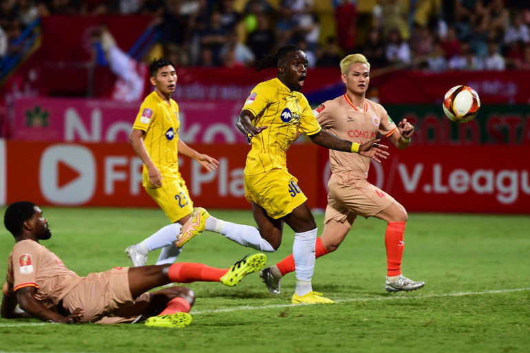 Hồ Tấn Tài theo sát ngoại binh của Sông Lam Nghệ An.