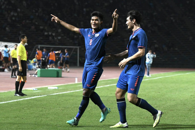 U22 Thái Lan có bàn mở tỷ số do công của Teerasak. U22 Thái Lan có bàn mở tỷ số do công của Teerasak.