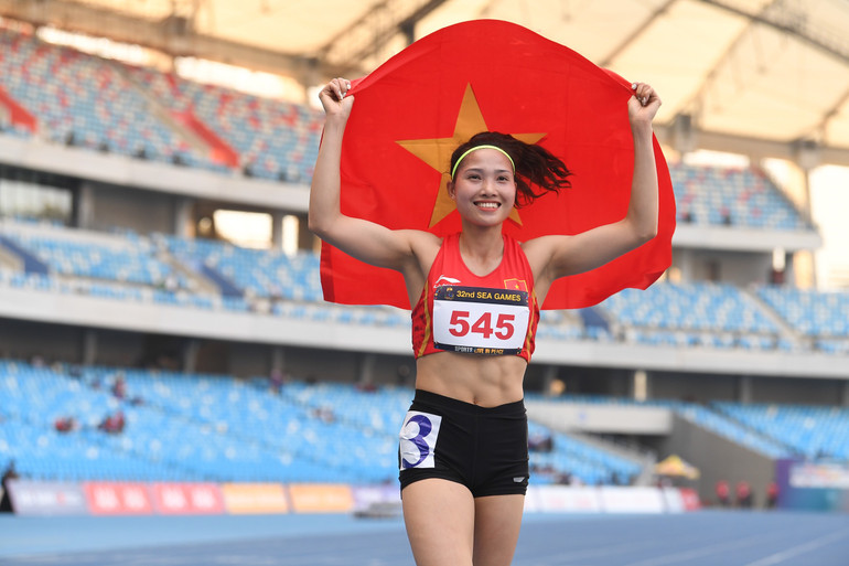Niềm vui chiến thắng của Linh Na. Niềm vui chiến thắng của Linh Na.