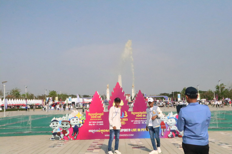 Hình ảnh Linh vật đôi thỏ của SEA Games lần này sẽ đi vào kỷ niệm của người dân xứ sở Chùa Tháp.