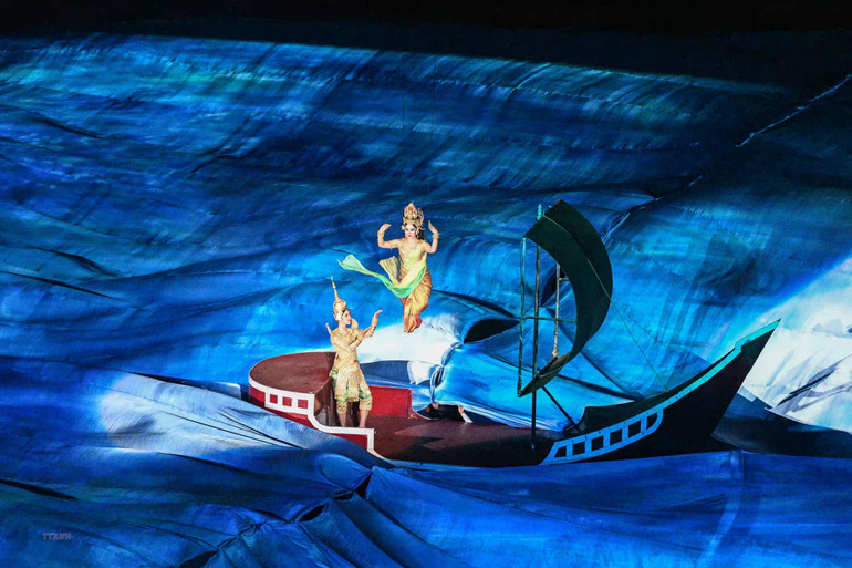 Những hình ảnh đầu tiên tại Lễ khai mạc SEA Games 32, mở đầu tiết mục The Birth of Khmer Kingdom (Nguồn gốc Khmer). Những hình ảnh đầu tiên tại Lễ khai mạc SEA Games 32, mở đầu tiết mục The Birth of Khmer Kingdom (Nguồn gốc Khmer).