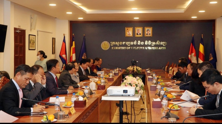 Đoàn Bộ Văn hóa, Thể thao và Du lịch Việt Nam làm việc với Bộ Văn hóa-Mỹ thuật Campuchia. Đoàn Bộ Văn hóa, Thể thao và Du lịch Việt Nam làm việc với Bộ Văn hóa-Mỹ thuật Campuchia.