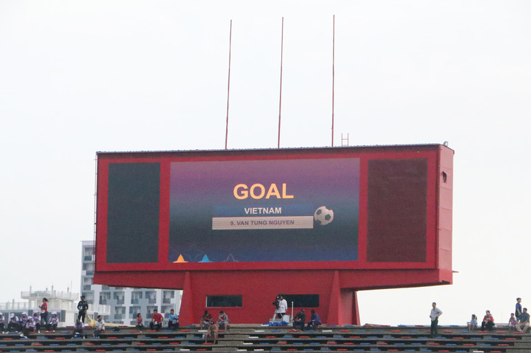 Bàn thắng gỡ hòa 1-1 cho đội U22 Việt Nam hiển thị trên bảng tỷ số tại sân vận động. Bàn thắng gỡ hòa 1-1 cho đội U22 Việt Nam hiển thị trên bảng tỷ số tại sân vận động.