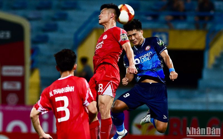 Hà Đức Chinh san bằng tỷ số cho Bình Định. Hà Đức Chinh san bằng tỷ số cho Bình Định.