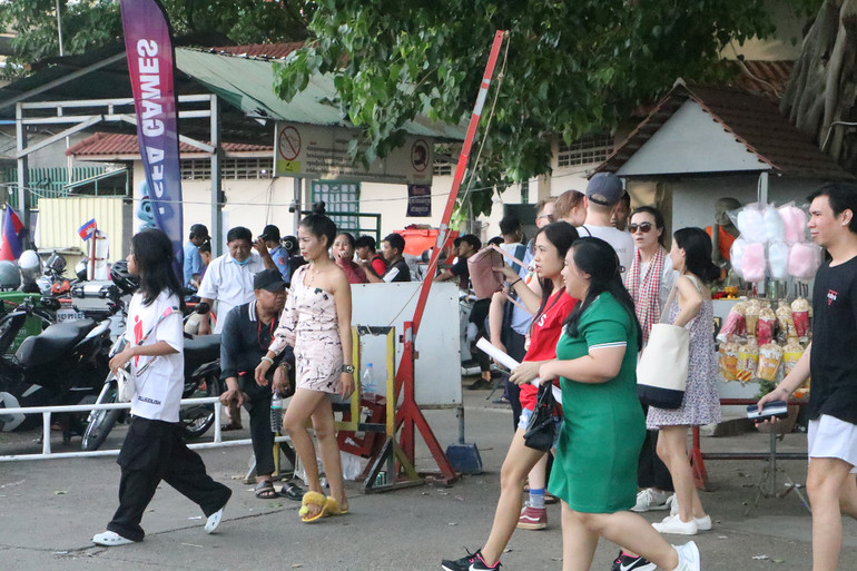 Nhiều khách quốc tế đến xem bóng đá và các môn thi đấu khác trong khuôn khổ SEA Games 32 diễn ra tại đây. Nhiều khách quốc tế đến xem bóng đá và các môn thi đấu khác trong khuôn khổ SEA Games 32 diễn ra tại đây.
