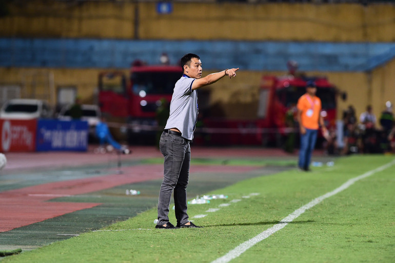 Huấn luyện viên Nguyễn Huy Hoàng của Sông Lam Nghệ An.