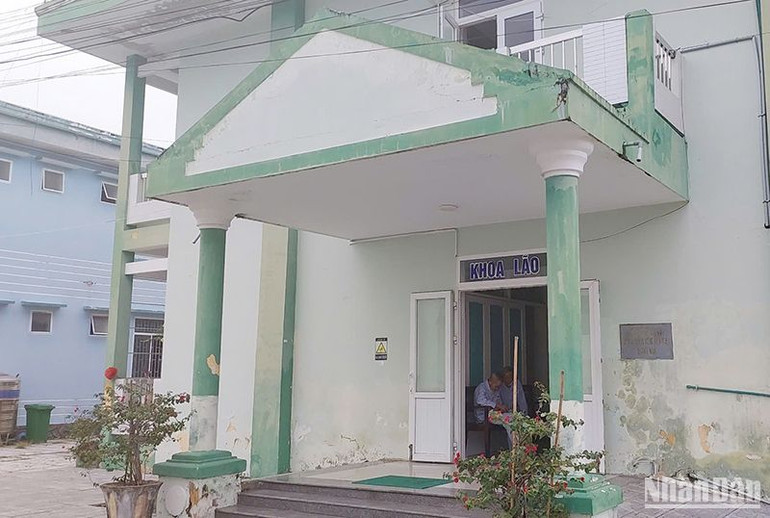 Khoa Lão, Bệnh viện Y học cổ truyền Quảng Nam, nơi tiếp nhận nhiều bệnh nhân cao tuổi đến điều trị. Khoa Lão, Bệnh viện Y học cổ truyền Quảng Nam, nơi tiếp nhận nhiều bệnh nhân cao tuổi đến điều trị.