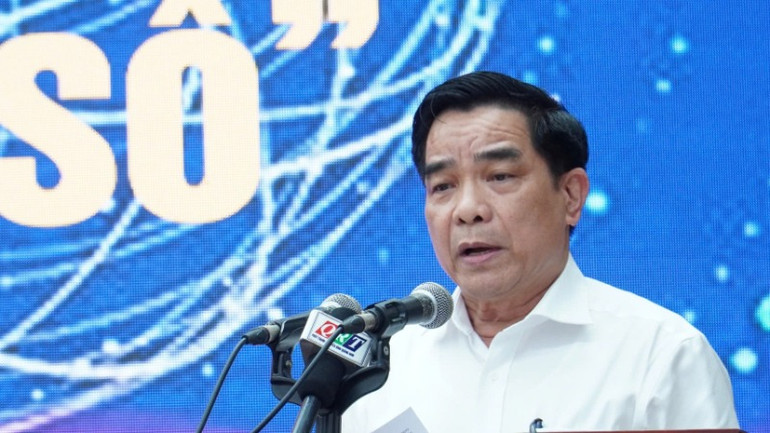 Chủ tịch Ủy ban nhân dân tỉnh Quảng Nam Lê Văn Dũng phát biểu tại lễ phát động phong trào “Bình dân học vụ số”.