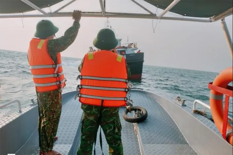 Lực lượng biên phòng Quảng Nam triển khai các biện pháp cấp bách để cứu nạn người an toàn và ứng phó sự cố tràn dầu. Lực lượng biên phòng Quảng Nam triển khai các biện pháp cấp bách để cứu nạn người an toàn và ứng phó sự cố tràn dầu.