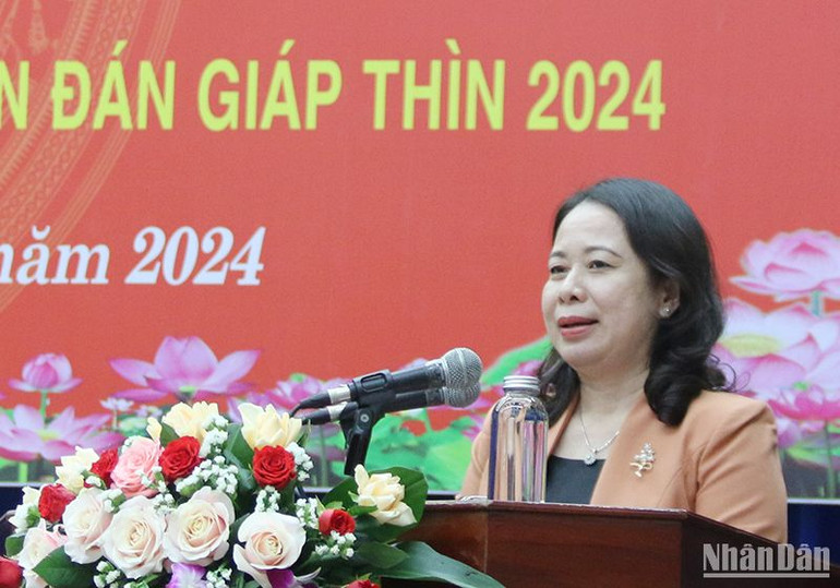 Phó Chủ tịch nước Võ Thị Ánh Xuân phát biểu tại buổi lễ trao tặng quà Tết tại tỉnh Quảng Nam.