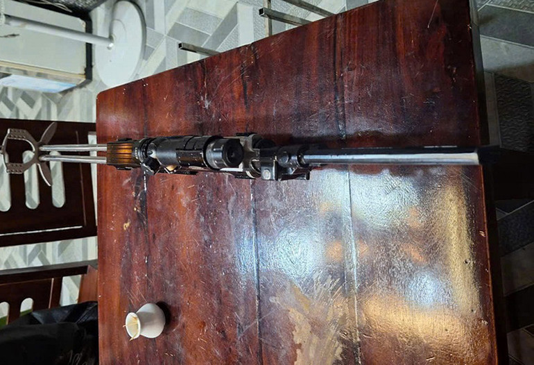 Tang vật nghi là súng tự chế.