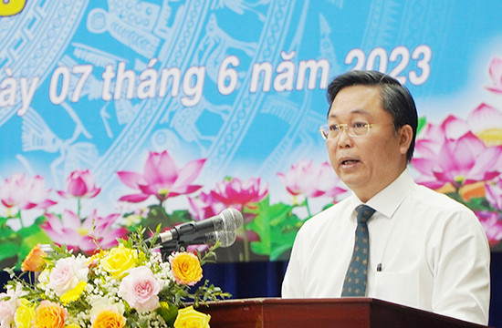 Chủ tịch Ủy ban nhân dân tỉnh Lê Trí Thanh phát biểu tại buổi lễ.