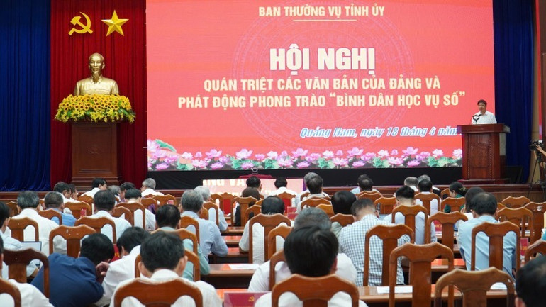 Quang cảnh hội nghị phát động phong trào “Bình dân học vụ số”.