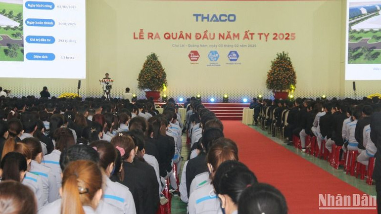 Hơn 15 nghìn cán bộ, nhân viên, công nhân THACO tại Chu Lai ra quân sản xuất đầu năm.