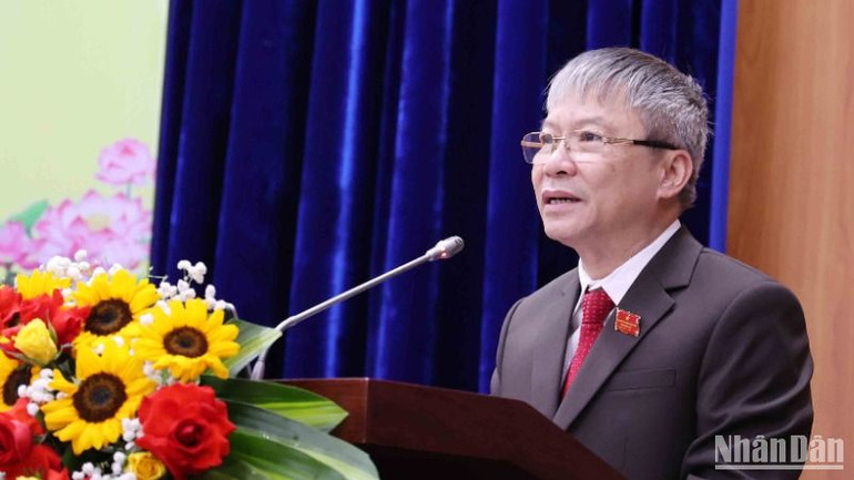 Đồng chí Nguyễn Đức Dũng, Phó Bí thư Thường trực Tỉnh ủy, Chủ tịch Hội đồng nhân dân tỉnh Quảng Nam phát biểu tại hội thảo.