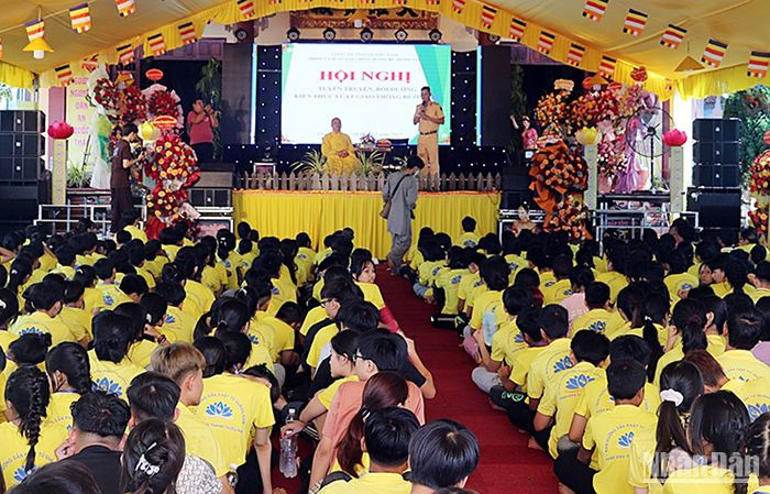 Quang cảnh lễ ký kết.