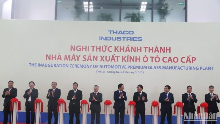 Khánh thành Nhà máy sản xuất kính ô-tô cao cấp.