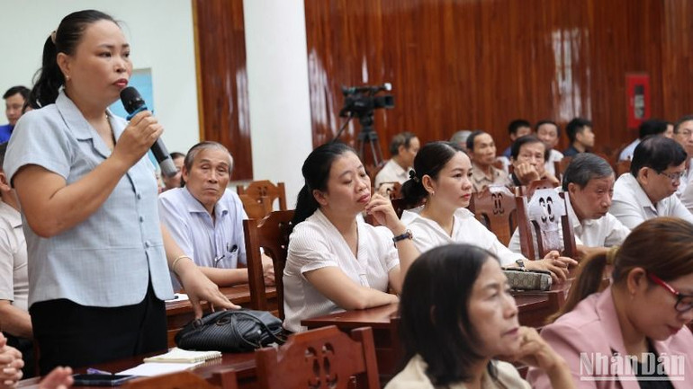 Cử tri thành phố Tam Kỳ (Quảng Nam) đề nghị Quốc hội xem xét, có chính sách hỗ trợ thỏa đáng đối với cán bộ không chuyên trách cấp xã.