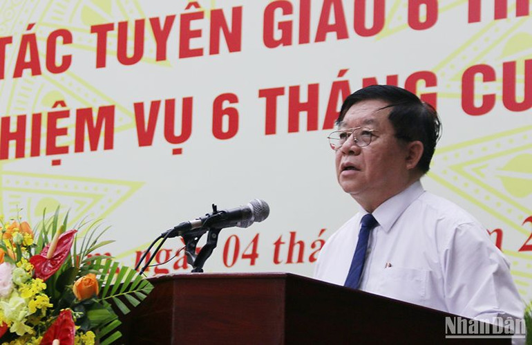 Đồng chí Nguyễn Trọng Nghĩa phát biểu kết luận Hội nghị