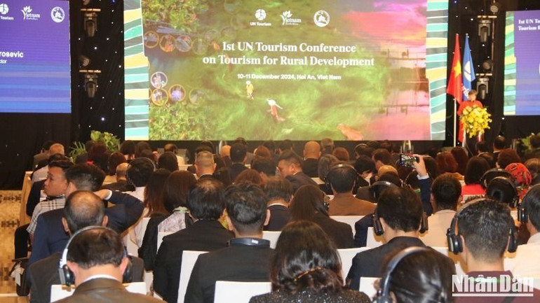 Hội nghị thu hút hơn 300 đại biểu từ 50 quốc gia tham dự.