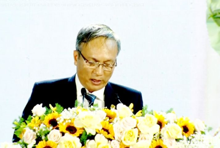 Bí thư Huyện ủy Núi Thành Nguyễn Tri Ấn trình bày diễn văn tại lễ kỷ niệm