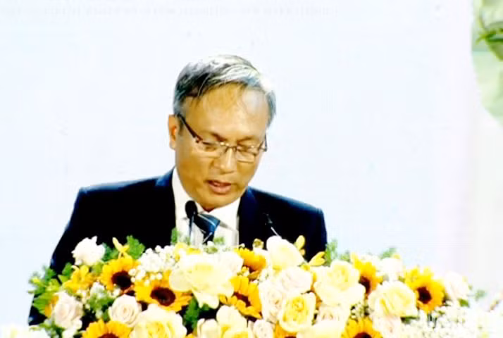 Bí thư Huyện ủy Núi Thành Nguyễn Tri Ấn trình bày diễn văn tại lễ kỷ niệm