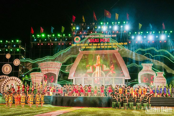 Một trong những tiết mục múa đặc sắc tại Chương trình nghệ thuật khai mạc Ngày hội Văn hóa, Thể thao và Du lịch các huyện miền núi Quảng Nam lần thứ 20.