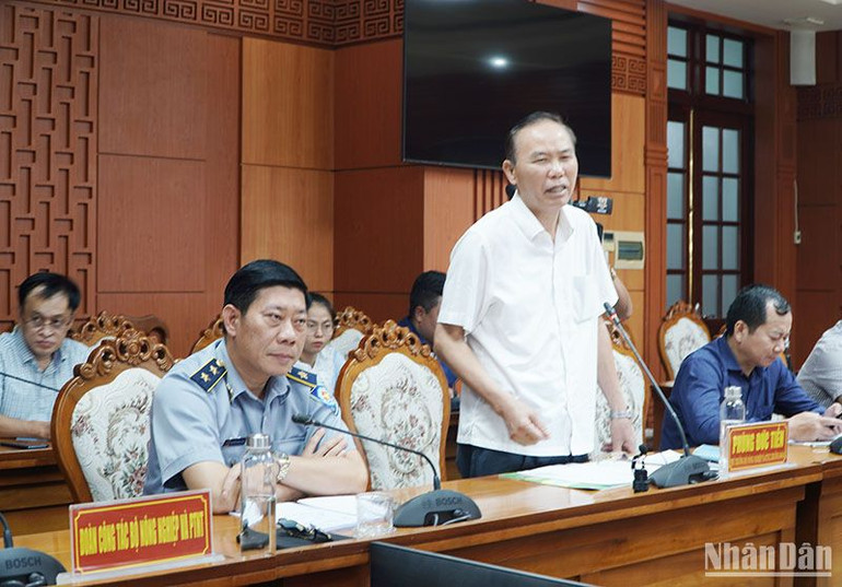 Thứ trưởng Nông nghiệp và Phát triển nông thôn Phùng Đức Tiến phát biểu tại buổi làm việc với tỉnh Quảng Nam.