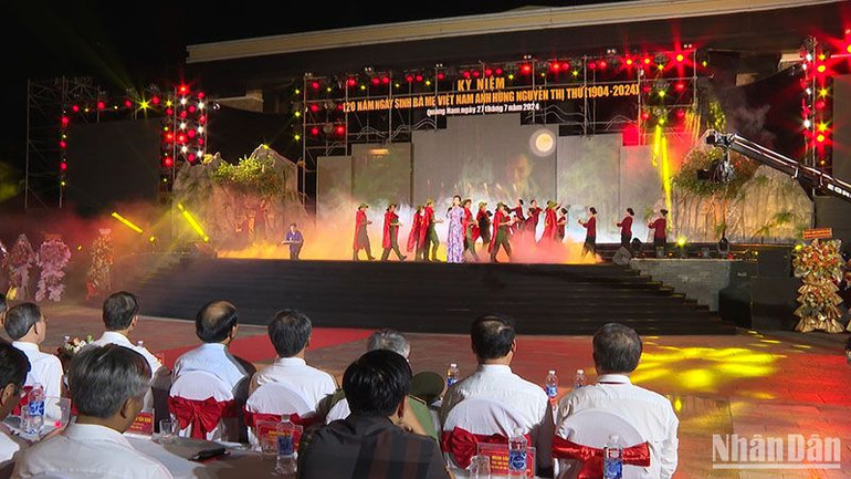 Chương trình nghệ thuật với chủ đề “Huyền thoại Mẹ-Tượng đài bất tử” tại lễ kỷ niệm