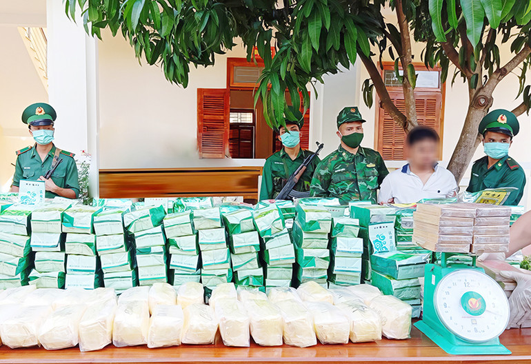 Lực lượng Bộ đội biên phòng tỉnh Quảng Nam thu giữ toàn bộ số ma túy, tiếp tục điều tra, xử lý theo quy định. Lực lượng Bộ đội biên phòng tỉnh Quảng Nam thu giữ toàn bộ số ma túy, tiếp tục điều tra, xử lý theo quy định.