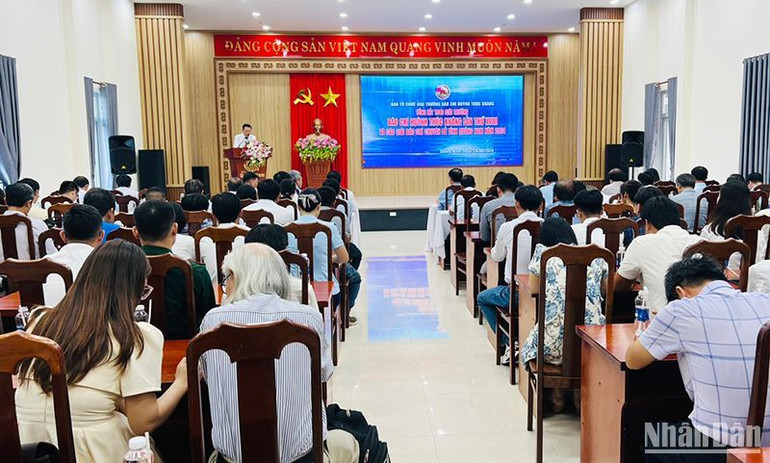 Quang cảnh lễ trao Giải thưởng Báo chí Huỳnh Thúc Kháng