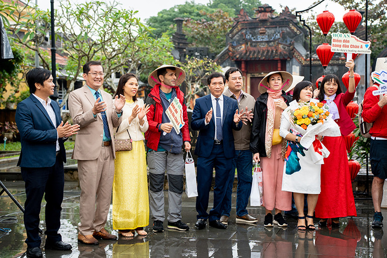 Thành phố Hội An chào đón Đoàn khách Italia đến "xông đất" Khu phố cổ Hội An