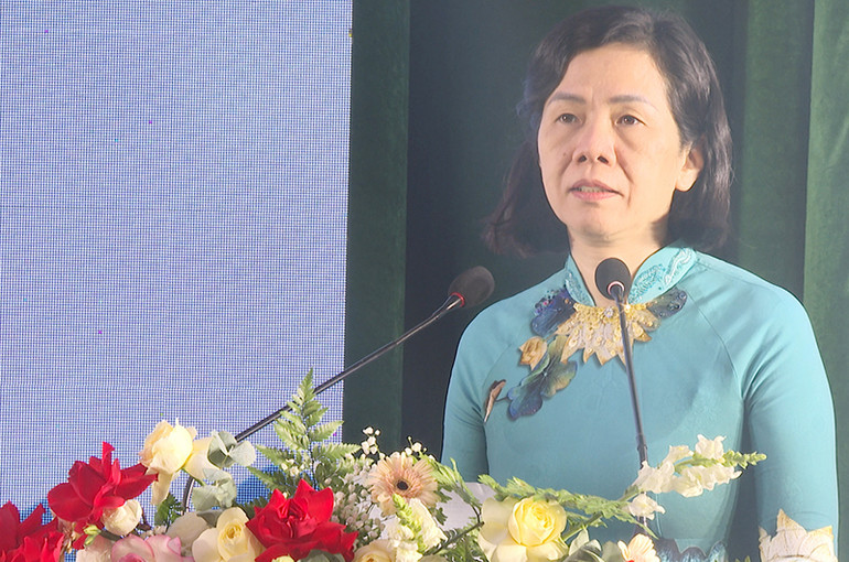 Phó Chủ tịch Trung ương Hội Liên hiệp Phụ nữ Việt Nam Nguyễn Thị Minh Hương phát biểu tại diễn đàn.