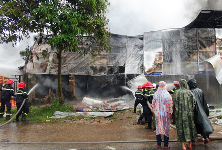 Vụ cháy đã được khống chế, dập tắt hoàn toàn.