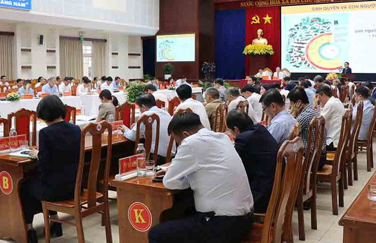Hơn 100 chuyên gia, nhà khoa học, nhà quản lý và doanh nghiệp tham dự hội thảo.