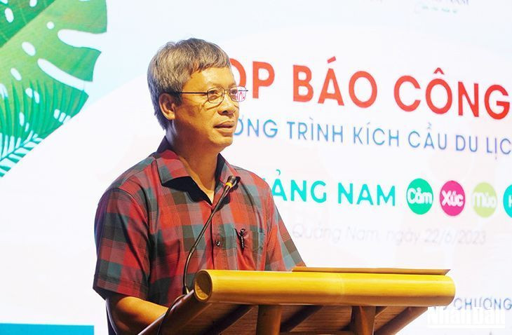 Phó Chủ tịch Ủy ban nhân dân tỉnh Hồ Quang Bửu phát biểu tại buổi họp báo.