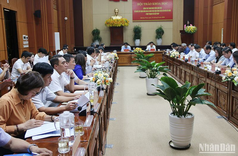 Viện trưởng Viện Khoa học tổ chức, cán bộ Ban Tổ chức Trung ương Trần Thị Minh cho biết, Ban Tổ chức hội thảo nhận được 25 tham luận của các chuyên gia, nhà khoa học, các đồng chí lãnh đạo, quản lý, cán bộ trực tiếp làm công tác tham mưu trong lĩnh vực tổ chức xây dựng Đảng ở Trung ương và địa phương khu vực các tỉnh miền trung-Tây Nguyên.