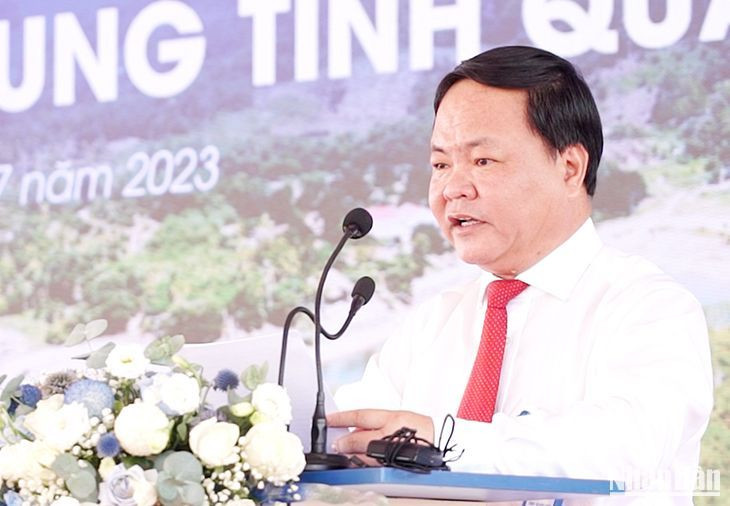 Phó Chủ tịch Ủy ban nhân dân tỉnh Nguyễn Hồng Quang phát biểu tại buổi lễ.