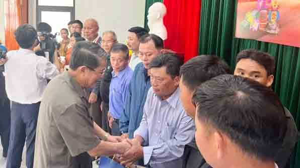 Phó Chủ tịch Quốc hội Nguyễn Đức Hải thăm hỏi, động viên cán bộ và nhân dân huyện Núi Thành nhân dịp đón Tết Ất Tỵ 2025. Phó Chủ tịch Quốc hội Nguyễn Đức Hải thăm hỏi, động viên cán bộ và nhân dân huyện Núi Thành nhân dịp đón Tết Ất Tỵ 2025.