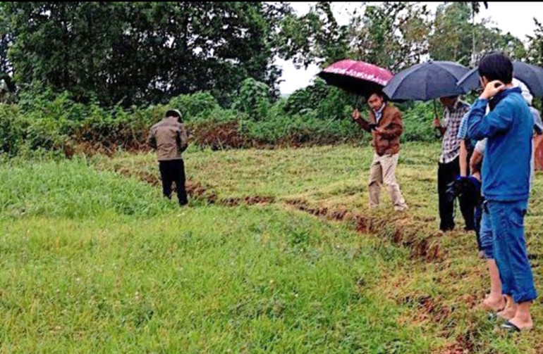 Các cơ quan chức năng xác định có 3 vệt nứt kéo dài tại huyện Bắc Trà My.