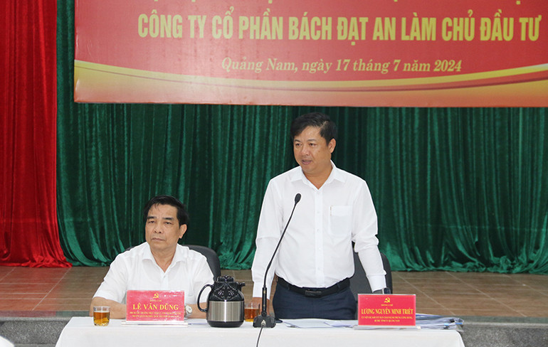 Bí thư Tỉnh ủy Lương Nguyễn Minh Triết phát biểu tại hội nghị đối thoại.