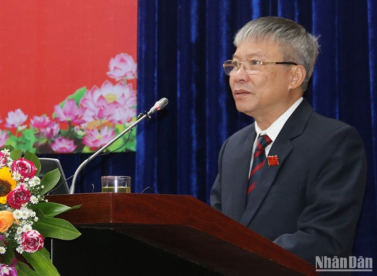 Phó Bí thư Thường trực Tỉnh ủy, Chủ tịch Hội đồng nhân dân tỉnh Quảng Nam Nguyễn Đức Dũng phát biểu tại kỳ họp thứ 26