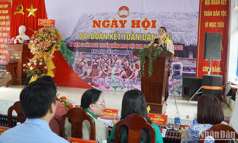 Quang cảnh Ngày hội Đại đoàn kết toàn dân tộc tại khu dân cư thôn A Liêng, xã Tà Bhing, huyện Nam Giang (Quảng Nam).