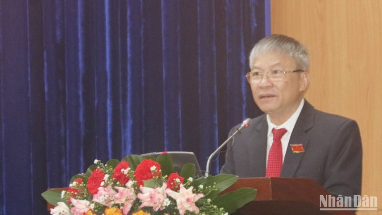 Đồng chí Nguyễn Đức Dũng, Phó Bí thư Thường trực Tỉnh ủy, Chủ tịch Hội đồng nhân dân tỉnh phát biểu khai mạc kỳ họp.