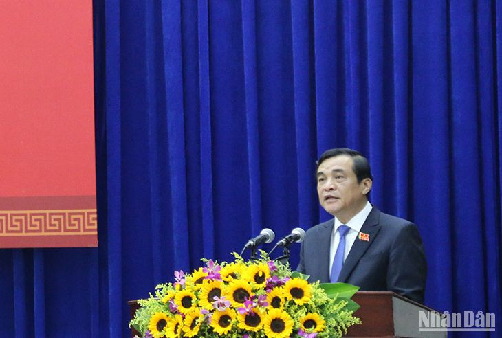 Đồng chí Phan Việt Cường, Ủy viên Trung ương Đảng, Bí thư Tỉnh ủy, Chủ tịch Hội đồng nhân dân tỉnh phát biểu khai mạc kỳ họp.