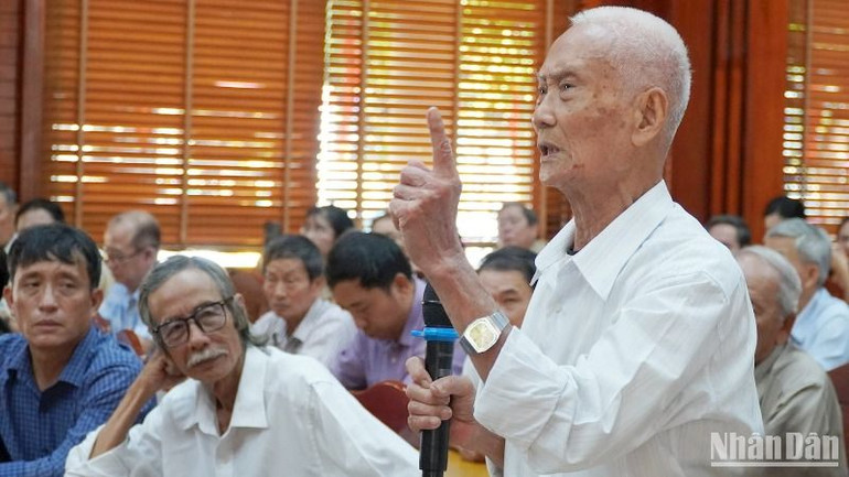 Cử tri thành phố Hội An (Quảng Nam) đề nghị Quốc hội quan tâm hơn nữa đến đời sống người dân, chính sách đối với người có công và đội ngũ cán bộ dôi dư sau sắp xếp.