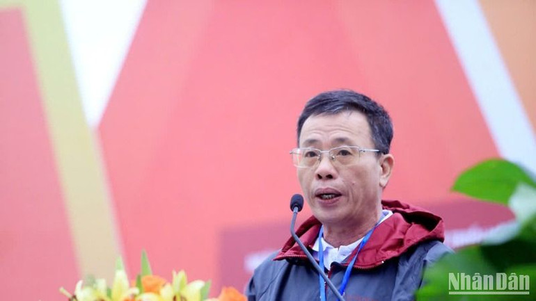 Tổng Biên tập Báo Quảng Nam Lê Văn Nhi, Trưởng Ban tổ chức giải phát biểu tại lễ khai mạc.