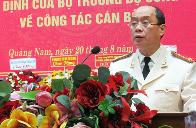 Đại tá Nguyễn Hữu Hợp, tân Giám đốc Công an tỉnh Quảng Nam phát biểu nhận nhiệm vụ.
