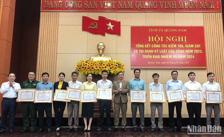 Khen thưởng các tập thể, cá nhân có thành tích xuất sắc trong thực hiện nhiệm vụ kiểm tra, giám sát năm 2023, Khen thưởng các tập thể, cá nhân có thành tích xuất sắc trong thực hiện nhiệm vụ kiểm tra, giám sát năm 2023,